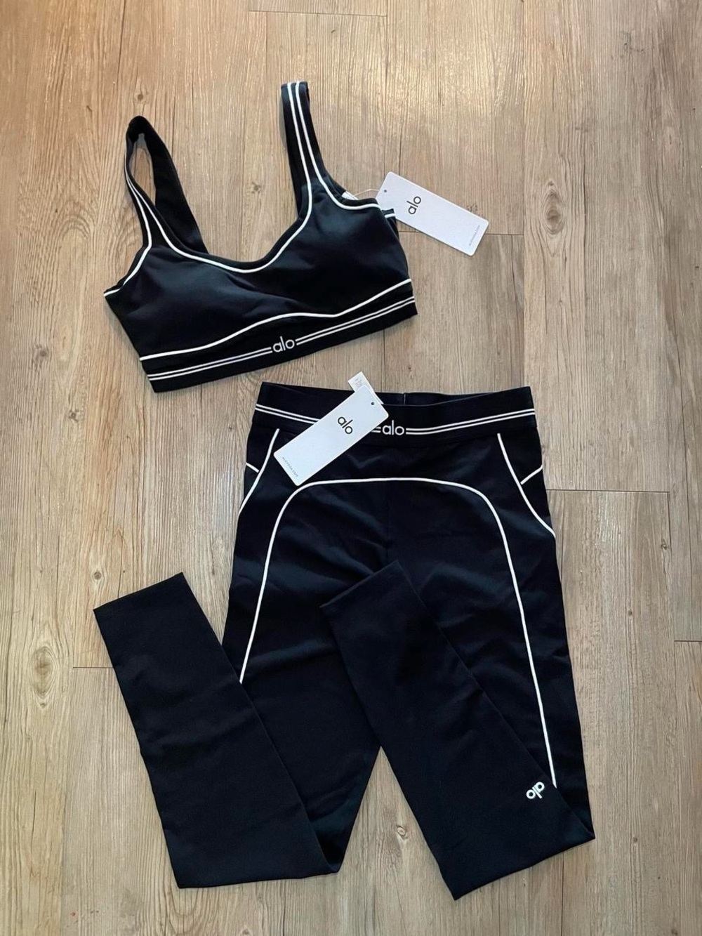 ALO Yoga Black Sports Bra & Legging Set with White Piping